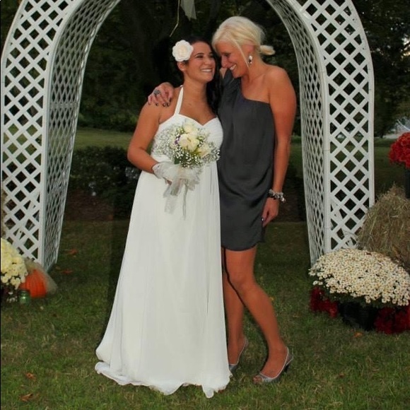 Meet your Posher, Nicole - Picture 1 of 6